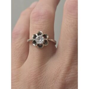 Avon Vintage Solitaire CZ Ring, Sterling Silver 925 Floral Size 7